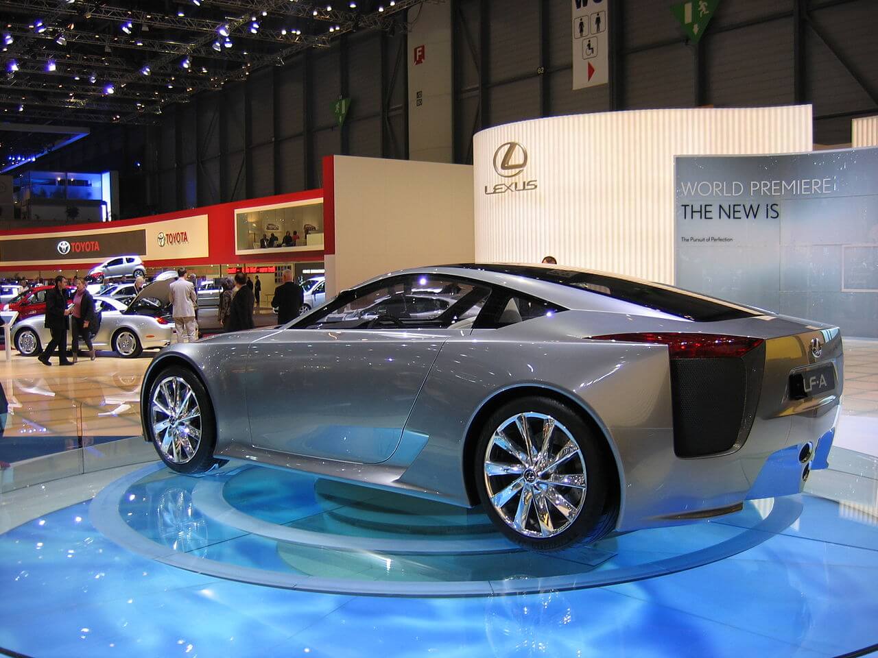 200　レクサス　LFA