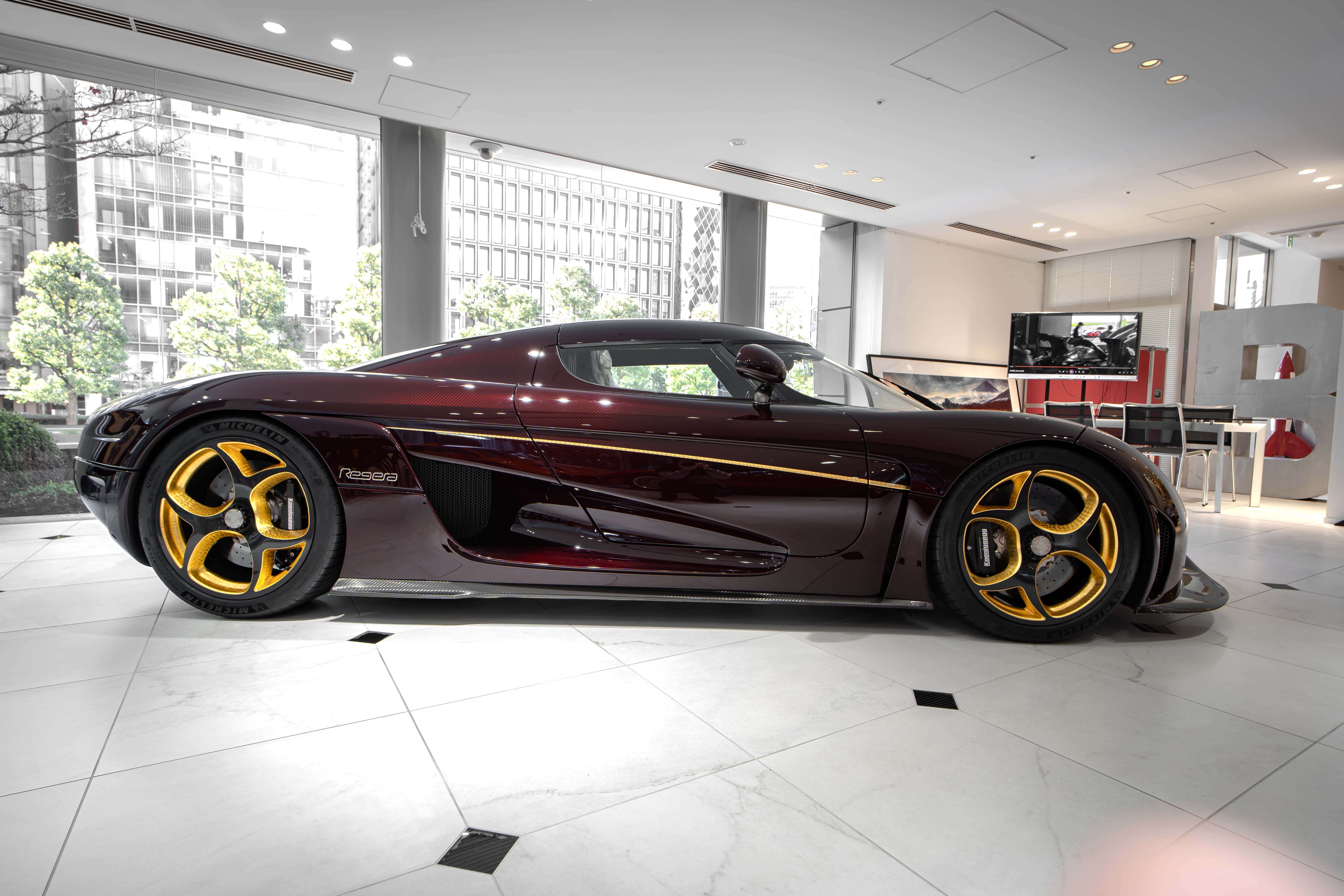 ケーニグセグ レゲーラ Koenigsegg Regera デザイン　エンジン　カーボン　ボディ　ビンゴスポーツ　価格　ハイパーカー