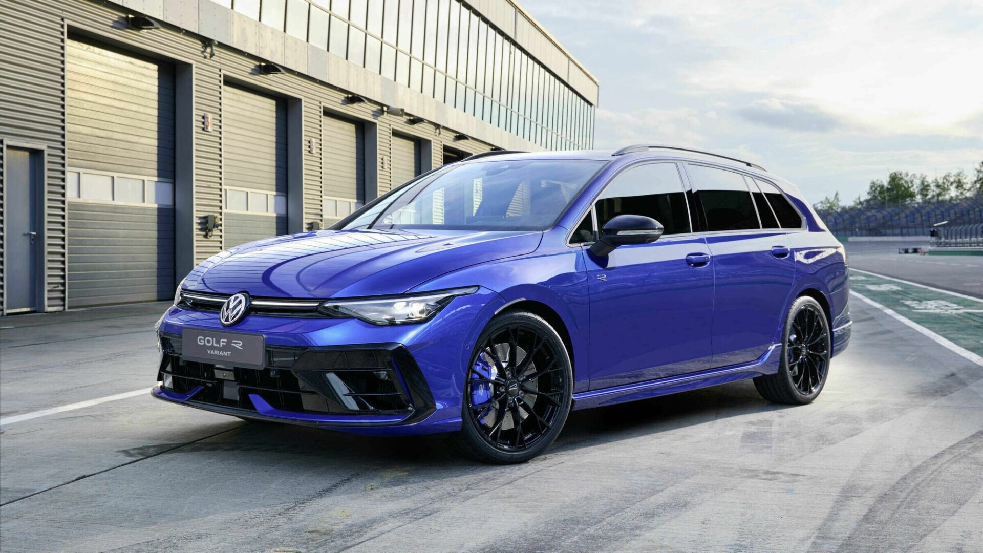 フォルクスワーゲンのショップで働いている私が ゴルフ8.5 のモデルに全て乗ってみた。eTSI、TDI、GTI、Rの魅力をそれぞれ解説する。