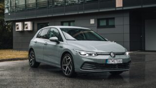 ゴルフ8、パサート、ティグアン、T-ROC(1.0L/1.5Lガソリン車)でクーラント警告灯が急増中!チャージエアクーラー内部漏れが原因か?今すぐボンネットを開けて確認を