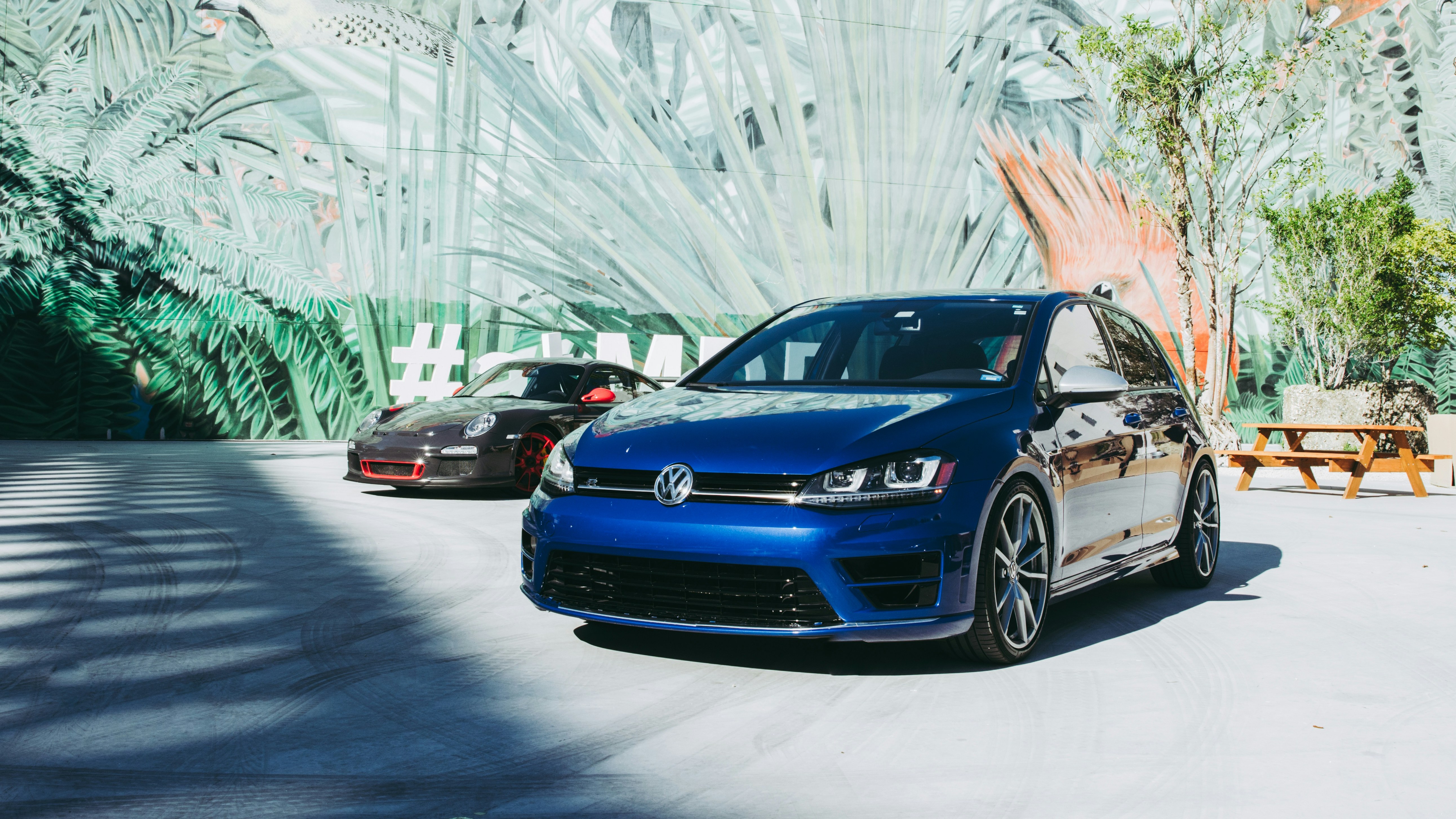 ゴルフ7 GTI・R、アルテオン、パサートで駐車したらオイル溜まりが…樹脂製オイルパンの漏れは要注意！交換方法と工賃も紹介していく。